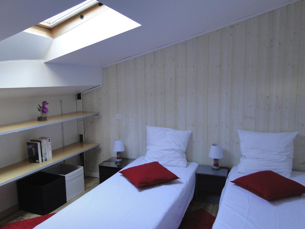 Cote Cour Saint Jacques Hotel Pertuis Room photo